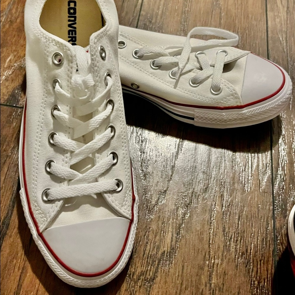 NWOT Converse Chuck Taylor Shoes (White) M7/W9